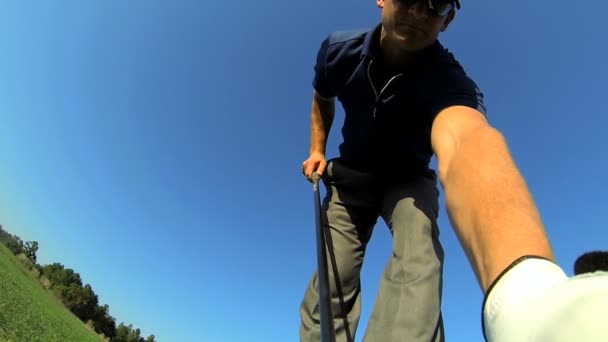 Golfer placing ball on tee — Stock Video