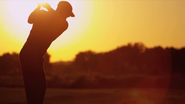 Golfer practicing his swing — Stock Video