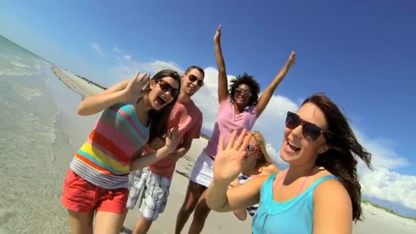 Adolescentes al aire libre de vacaciones — Vídeos de Stock