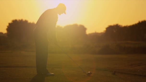 Golfista sul campo da golf — Video Stock