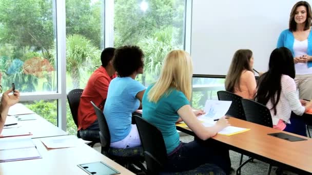 Female student giving classroom presentation — Stock Video