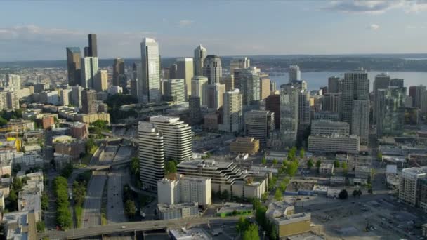 Vista aérea del paisaje urbano Centro de Seattle Finance Center, Estados Unidos — Vídeos de Stock