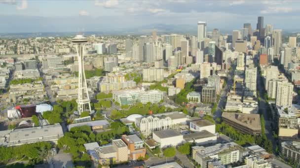 Vista aérea Space Needle observation tower, Seattle, EE.UU. — Vídeo de stock