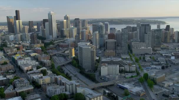 Vista aérea de los rascacielos del centro de Seattle, Estados Unidos — Vídeo de stock