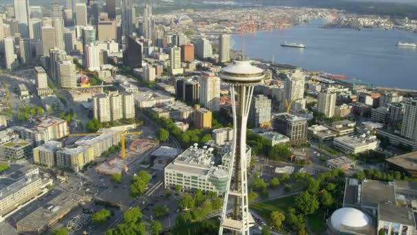 Luchtfoto Space Needle uitkijktoren, Seattle, Verenigde Staten — Stockvideo
