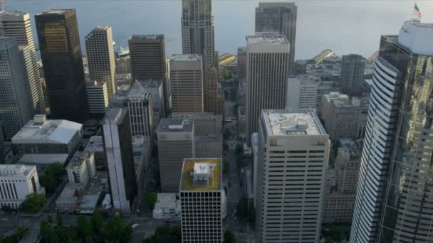 Luftaufnahme Nahaufnahme Pazifik Westküste moderne städtische Stadt, Seattle — Stockvideo