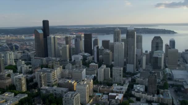 Skyline van luchtfoto uitzicht downtown seattle center — Stockvideo