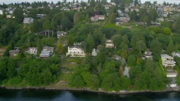 Vista aérea costera lujosas casas residenciales, Seattle — Vídeos de Stock