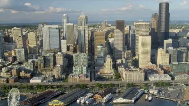 Aerial coastal view of the Columbia Center Alaskan Way Viaduct, Seattle — Stock Video