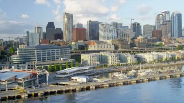 Havadan görünümü Seattle Finans Merkezi Pike Place balık Market — Stok video