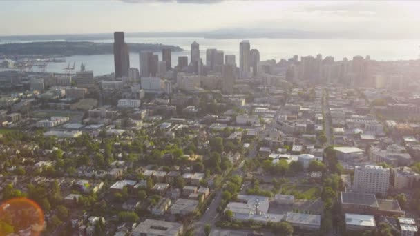 Vista aérea del paisaje urbano a través de Puget Sound, Seattle, EE.UU. — Vídeo de stock