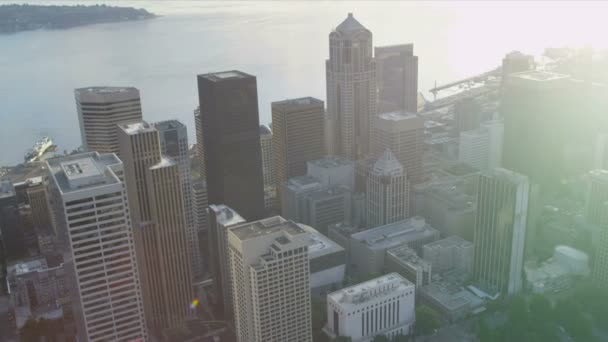 Luchtfoto close-up weergave pacific westkust moderne stedelijke stad, seattle — Stockvideo