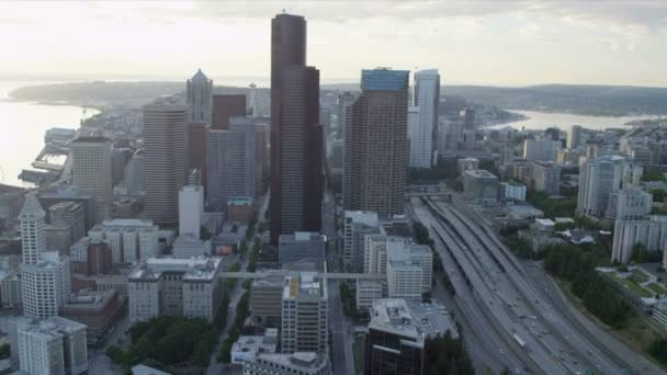 Luchtfoto van columbia center en zee toren seattle, usa — Stockvideo