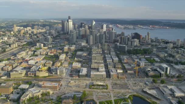 Vista aérea Oficina del centro de Seattle y distritos financieros — Vídeo de stock