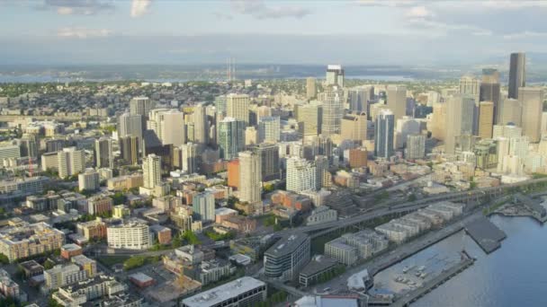 Vista aérea costera Seattle Business Center Alaskan Way Viaduct, Estados Unidos — Vídeos de Stock