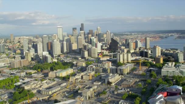 Luchtfoto Stadszicht downtown seattle space needle — Stockvideo