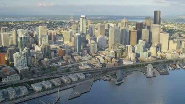 Luchtfoto uitzicht op de kust van Seattle zakencentrum van alaska weg viaduct, usa — Stockvideo