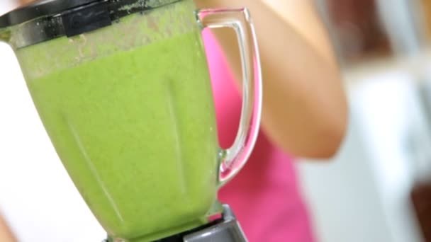 Close Up Exercise Girl making Healthy Fruit Smoothie — Stock Video