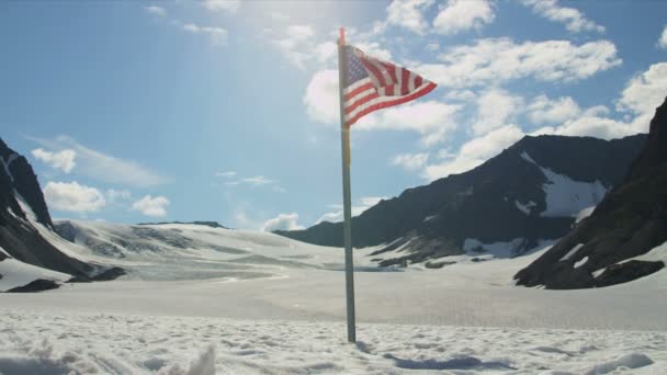 Bandera de Estados Unidos en Arctic Circle — Vídeos de Stock