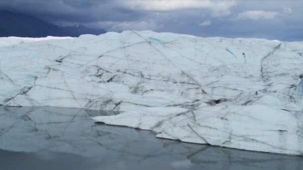 Vista aérea del glaciar de hielo, región ártica — Vídeos de Stock