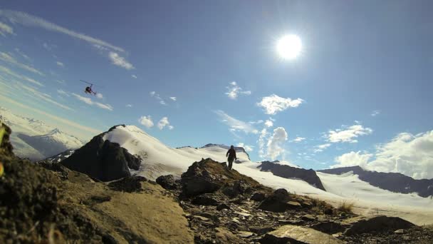 Helicopter and view of climber in  remote wilderness Mountain, Alaska, USA — Stock Video