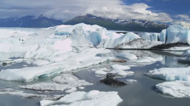 Vista aérea Glaciar Knik icebergs Río Knik Alaska, Estados Unidos — Vídeo de stock