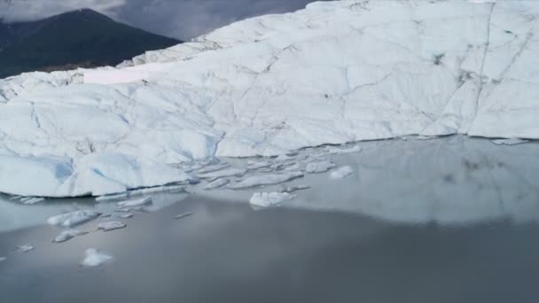 Vista aérea da morena coberta Ice Glacier, Alaska, Arctic Region, EUA — Vídeo de Stock