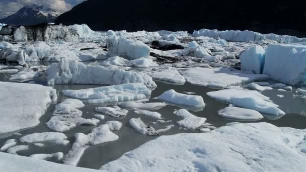 Vista aérea de los flujos de hielo cubiertos de morrena desde el glaciar Knik, Alaska, EE.UU. — Vídeos de Stock