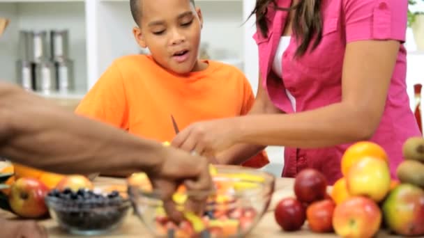 Family cooks in the kitchen — Stock Video