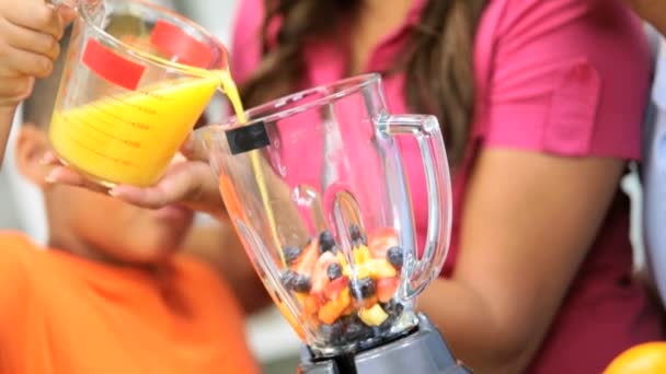 Family prepares smoothie in the kitchen — Stock Video