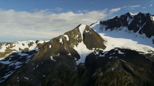 Alpes e cumes de montanha — Vídeo de Stock