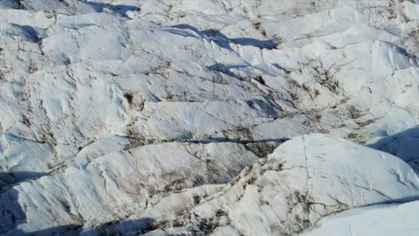 Glaciar cubierto de morrena — Vídeo de stock
