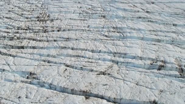 Gletscher bewegt sich unter seiner eigenen Schwerkraft — Stockvideo