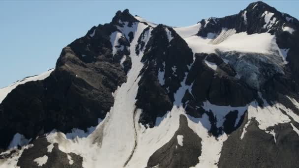 Picos y crestas de montaña — Vídeos de Stock