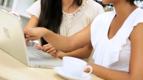 Girlfriends using laptop at kitchen — Stock Video