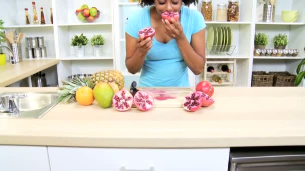 Female at kitchen cutting pomegranate — Stock Video