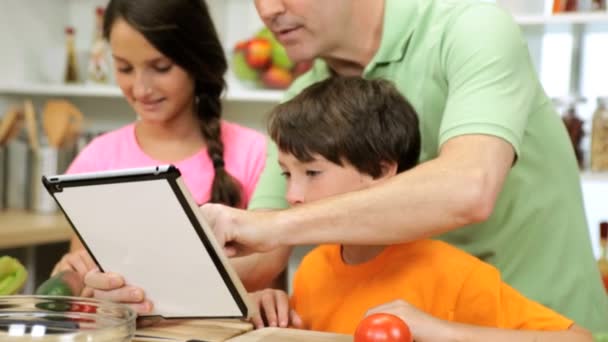 Father and children using tablet — Stock Video