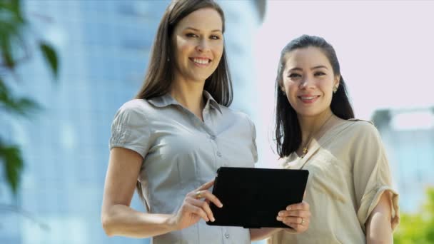 Businesswomen with laptop — Stock Video