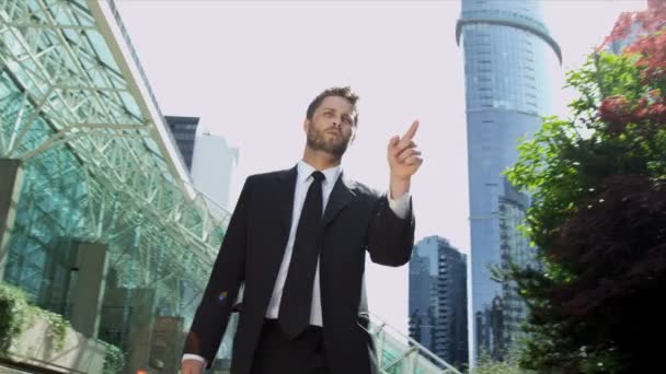 Businessman outdoors — Stock Video