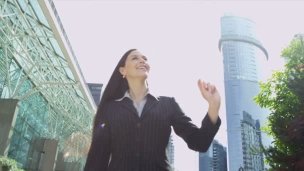 Businesswoman outdoors — Stock Video