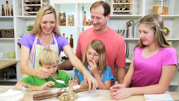 Family at kitchen making cookies — Stock Video