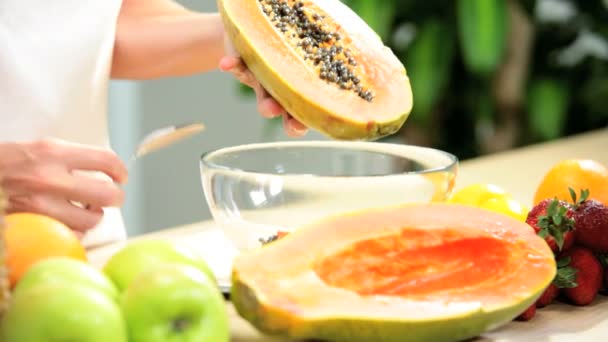 Close-up laag vet papaja fruit gezond eten — Stockvideo