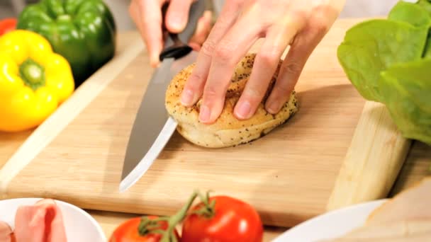 Female Hands Slicing Fresh Granary Bagel — Stock Video