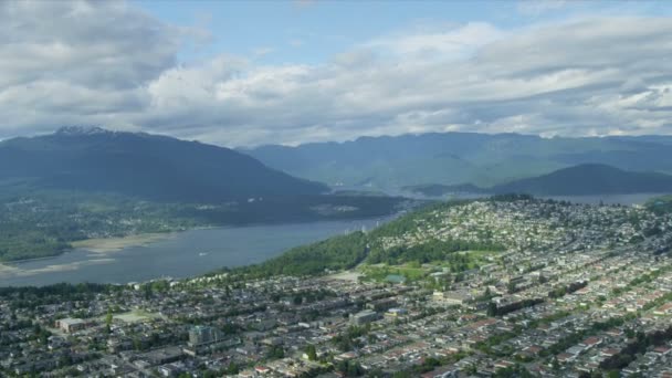 Жилой комплекс с видом с воздуха к востоку от Ванкувера — стоковое видео