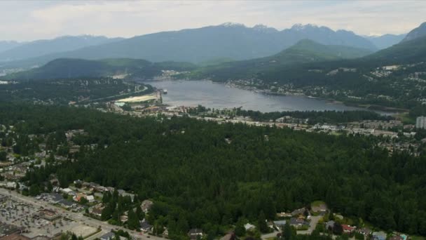 Luchtfoto van Canadese stad — Stockvideo