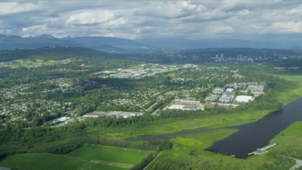 Vista aérea de los suburbios residenciales al este de Vancouver — Vídeo de stock