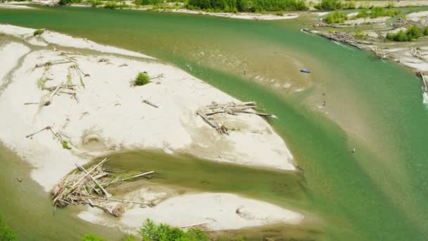 Luftaufnahme des Flusses im Wald — Stockvideo