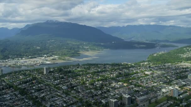 Luchtfoto residentiële buitenwijken ten oosten van Vancouver — Stockvideo