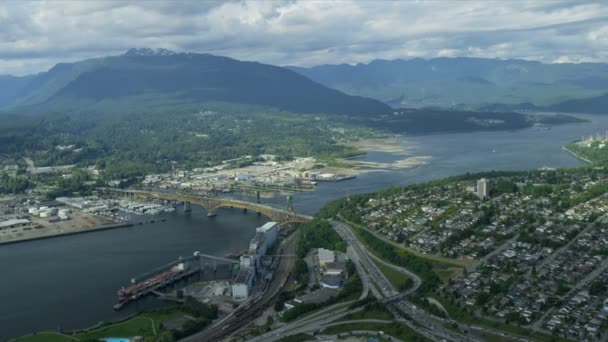 Luchtfoto ijzerbewerkers Memorial Bridge, Vancouver — Stockvideo