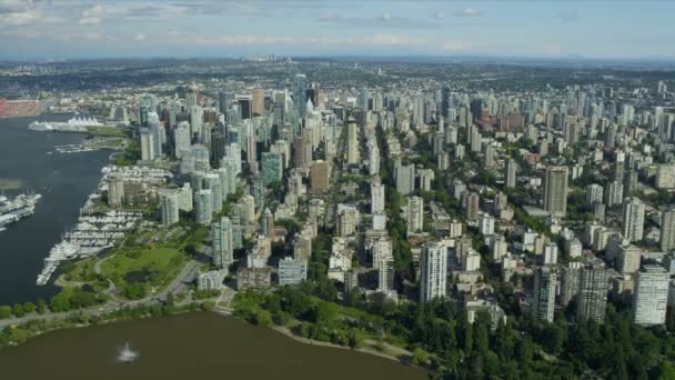 Downtown Vancouver liman şehri gökdelenler içinde havadan görünümü — Stok video